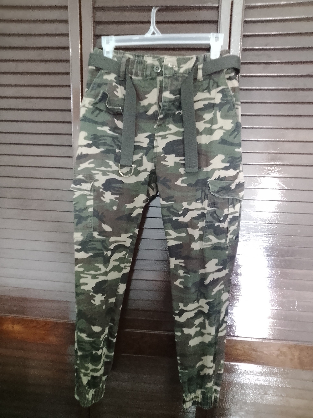 Women's Camo Cargo Pants - Green Camouflage